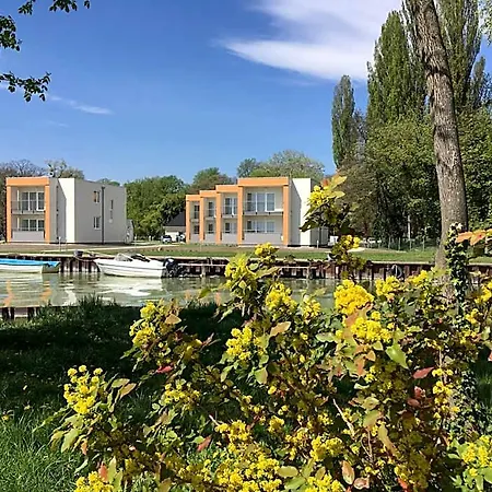 Akvarium Apartmanhazak كيستاي